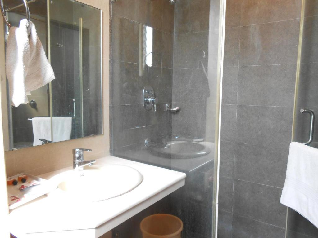 Hotel Victerrace Regency Kalküta Oda fotoğraf